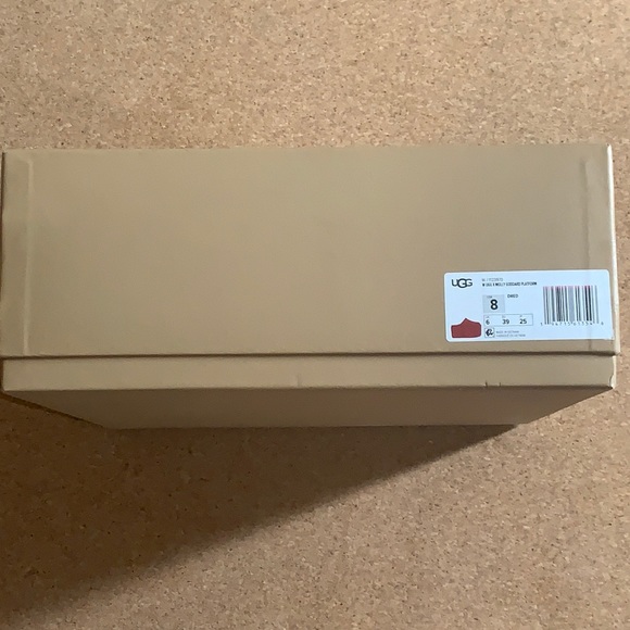 New In Box UGG X Molly Goddard platform Size 8 ❤️ - Picture 9 of 9